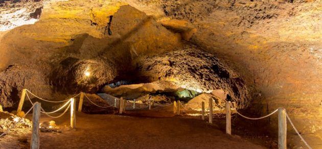 Interior de la mina de Cueva del Hierro.