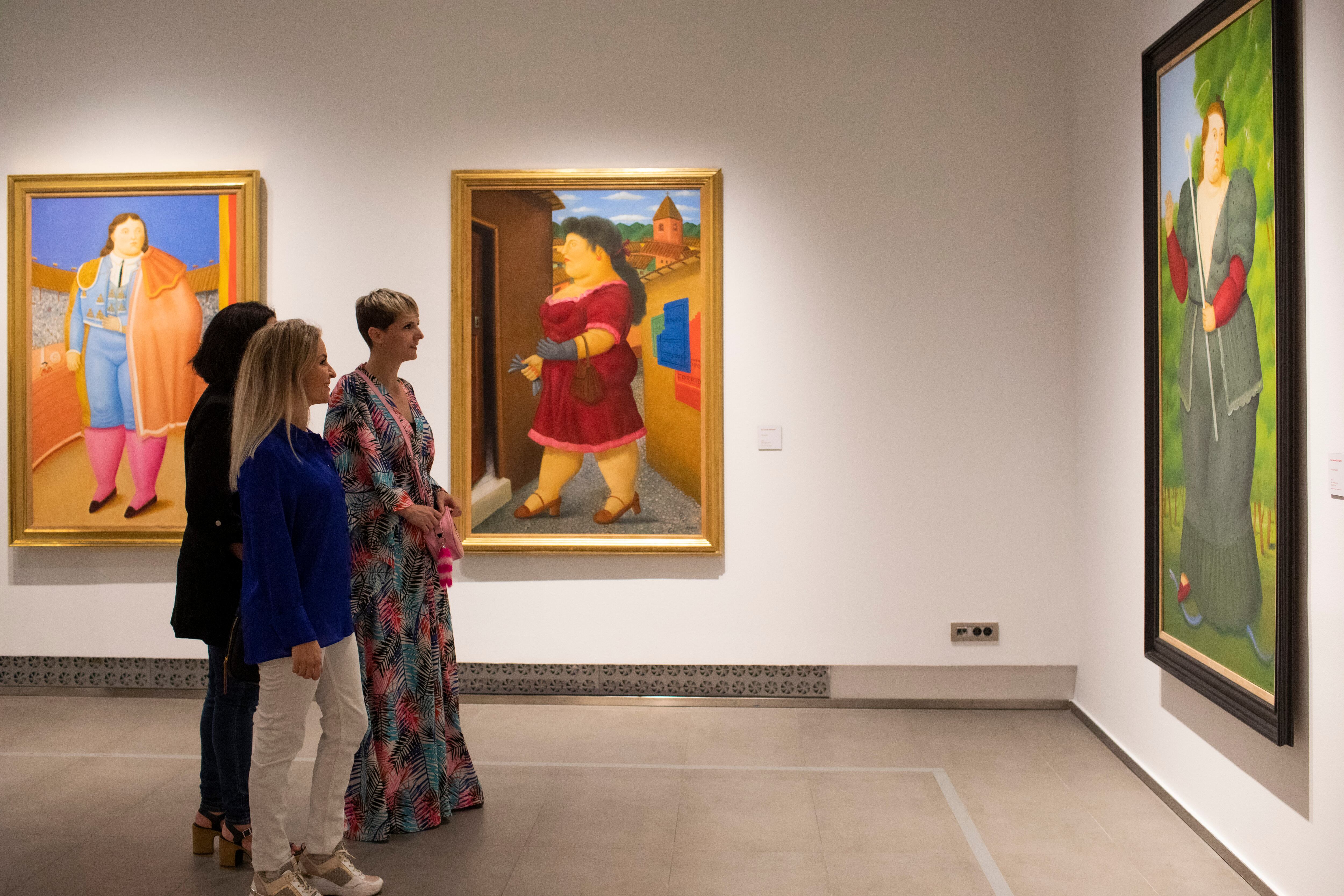 Hasta 35.000 visitantes han visitado la colorida exposición del pintor Fernando Botero en el Museo Goya.
