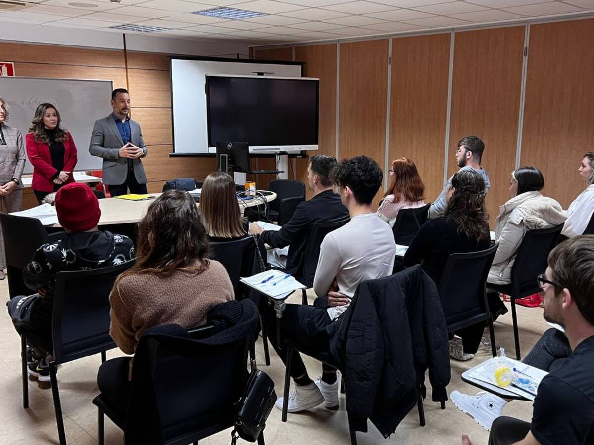 Vila contrata a 24 jóvenes desempleados a través del programa SOIB Reactiva