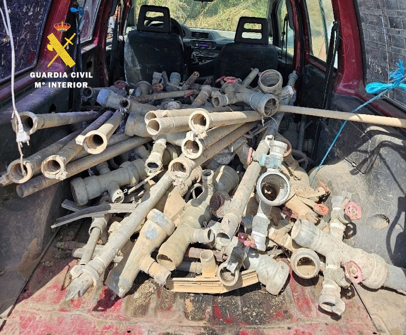 Se le imputan dos delitos de robo con fuerza y uno de robo con violencia e intimidación