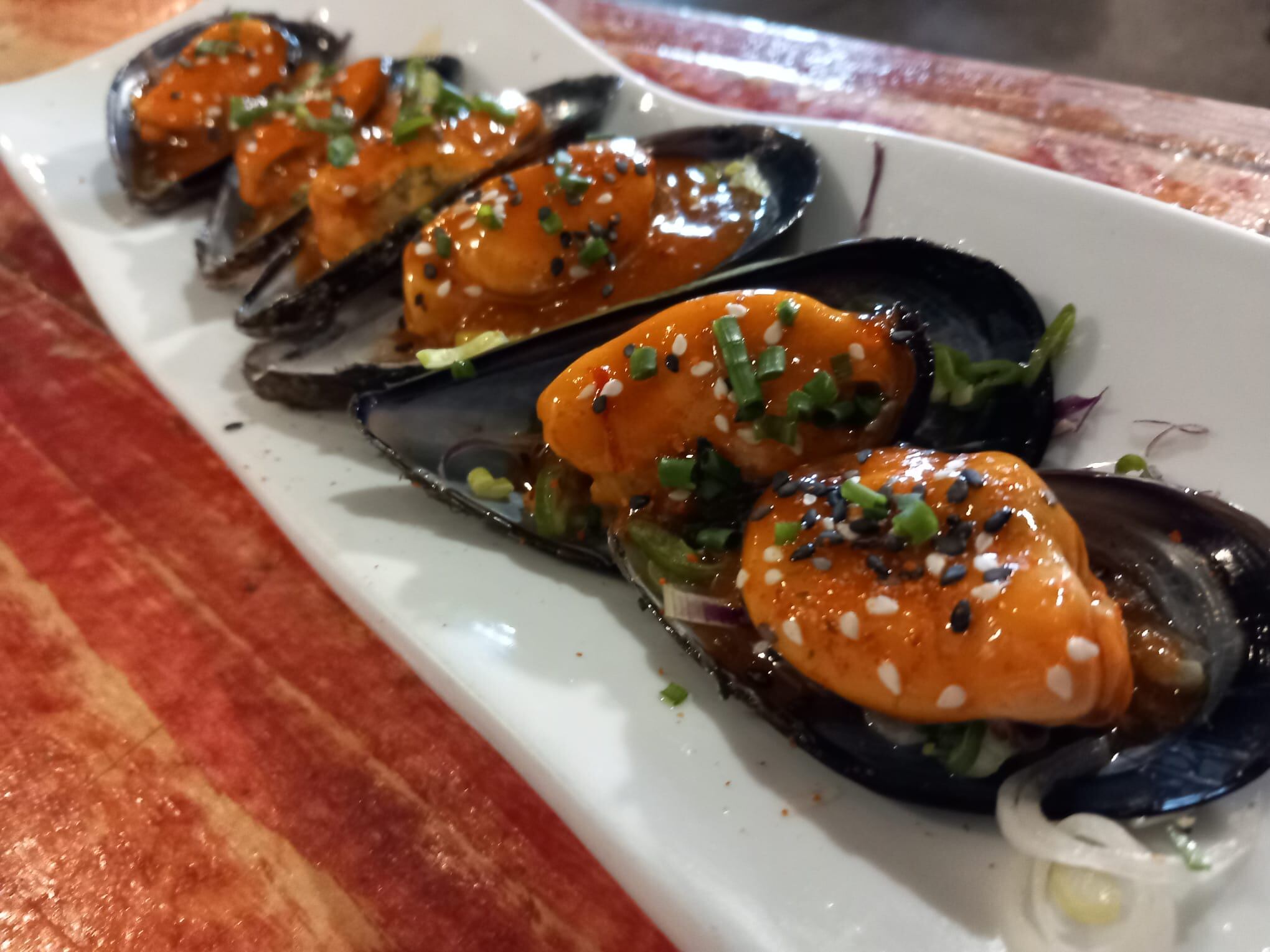 Mejillones con vinagreta thailandesa