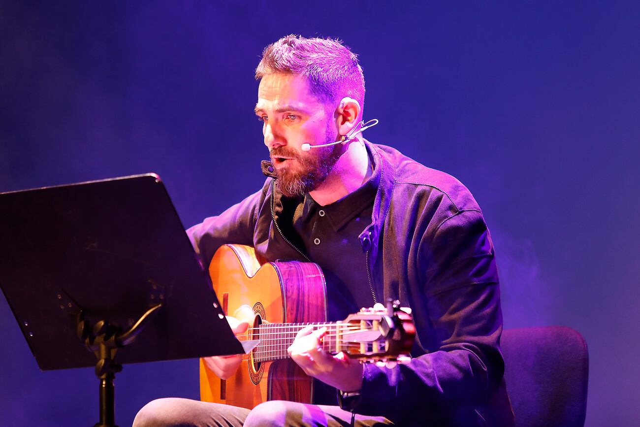 Keru Sánchez volvió a ofrecer su humor y su talento en la X entrega de los Premios Radio Elda Cadena SER