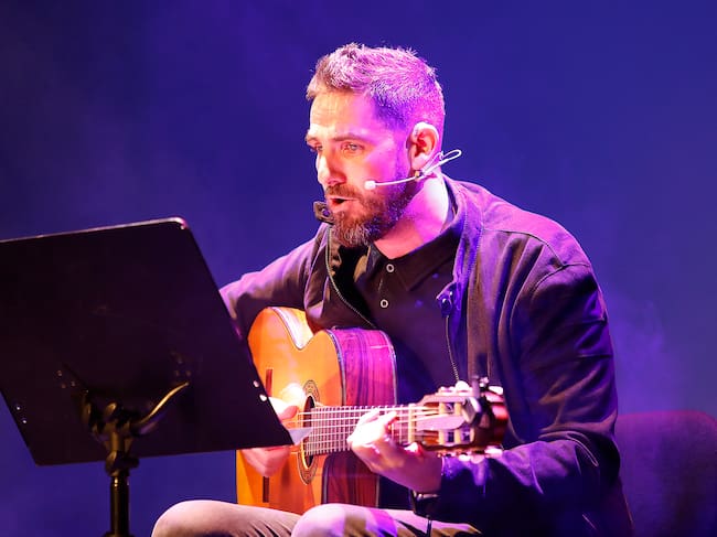 Keru Sánchez volvió a ofrecer su humor y su talento en la X entrega de los Premios Radio Elda Cadena SER