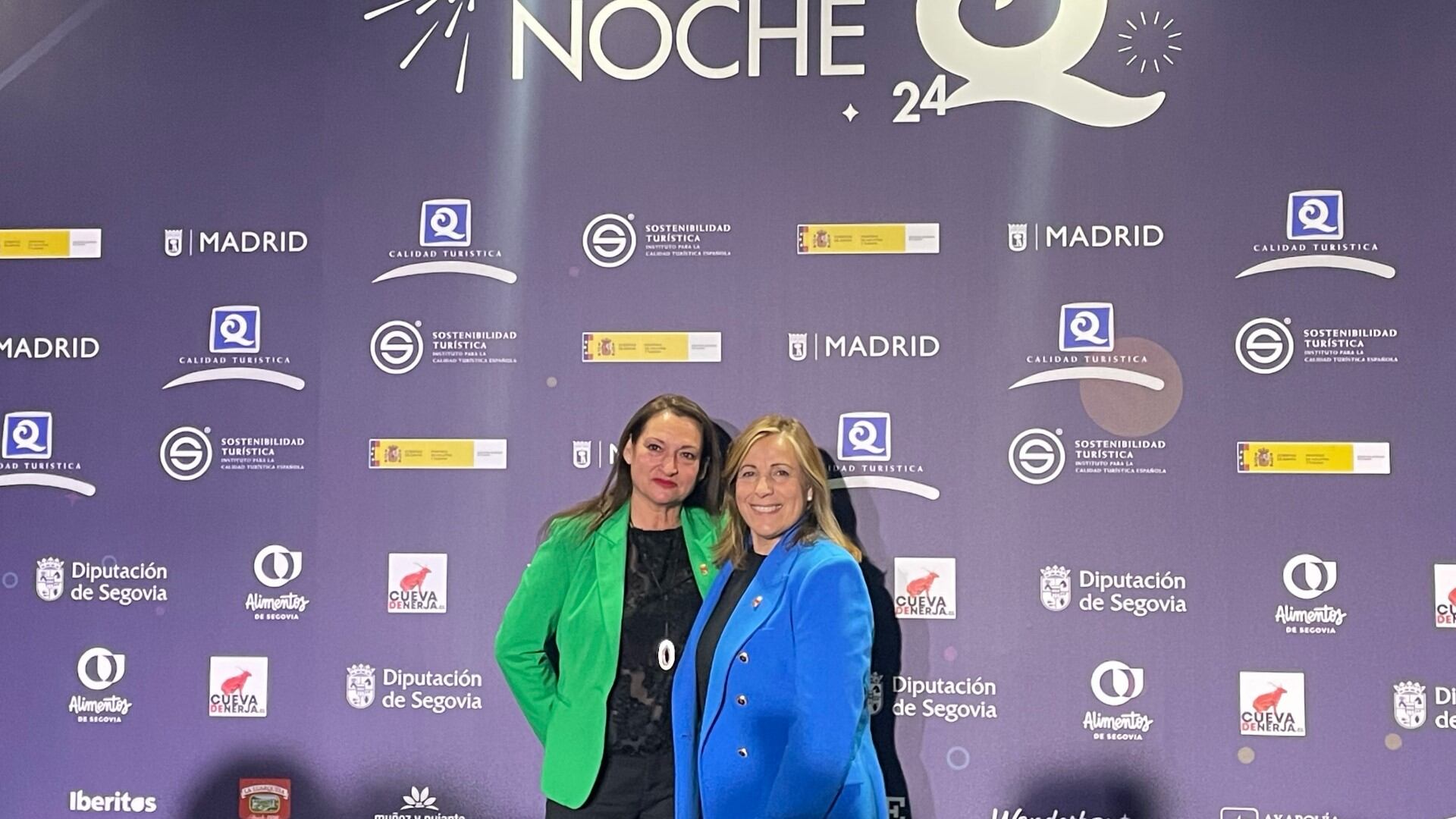 La alcaldesa de Benicàssim, Susana Marqués, y Elena Llobell, concejal de Turismo, asisten a la Noche Q donde se reconoce los distintivos Q de calidad que Benicàssim renueva anualmente