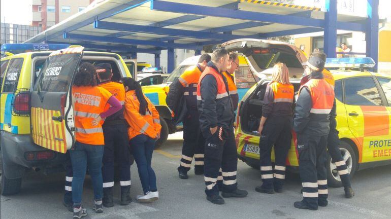 Los voluntarios de Protección Civil, tras volver de la búsqueda realizada este lunes.