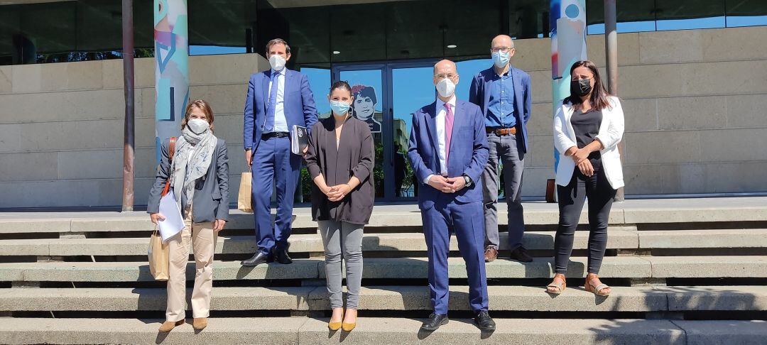 El presidente de la Autoridad Portuaria de Vigo y la alcaldesa de Moaña, en el centro, tras la reunión