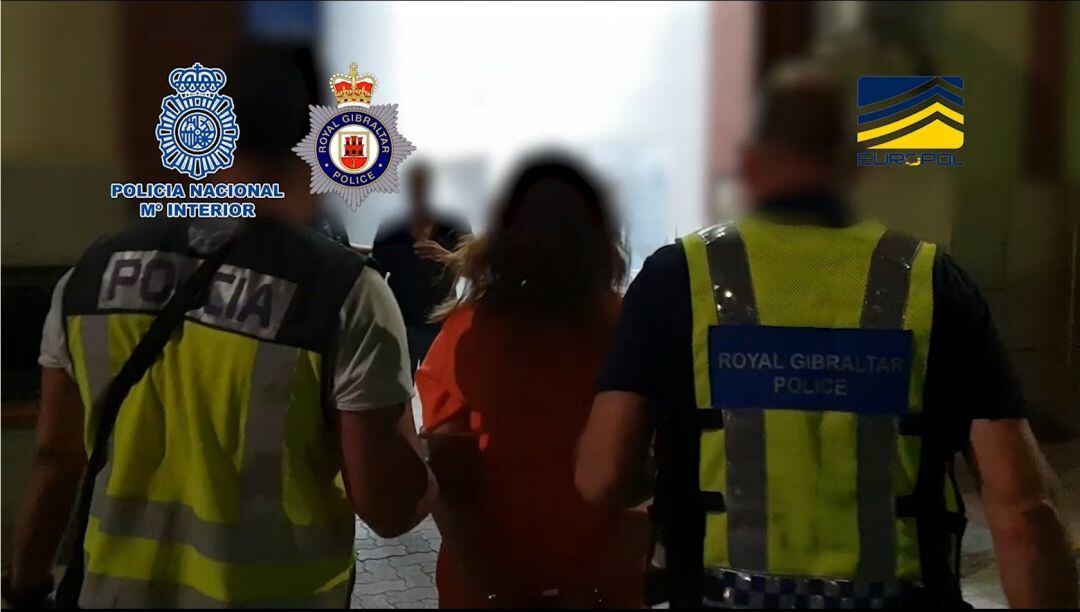 La policía detiene a 47 personas en una macro operación contra una red que traficaba con personas entre Gibraltar y España.