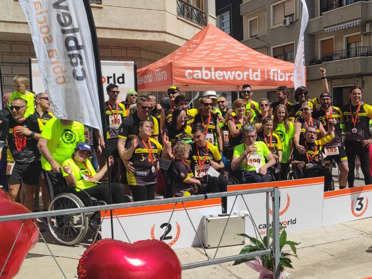 Zancadas sobre Ruedas ofrece una fiesta de deporte inclusivo en la carrera Yo Dono Vida de Novelda