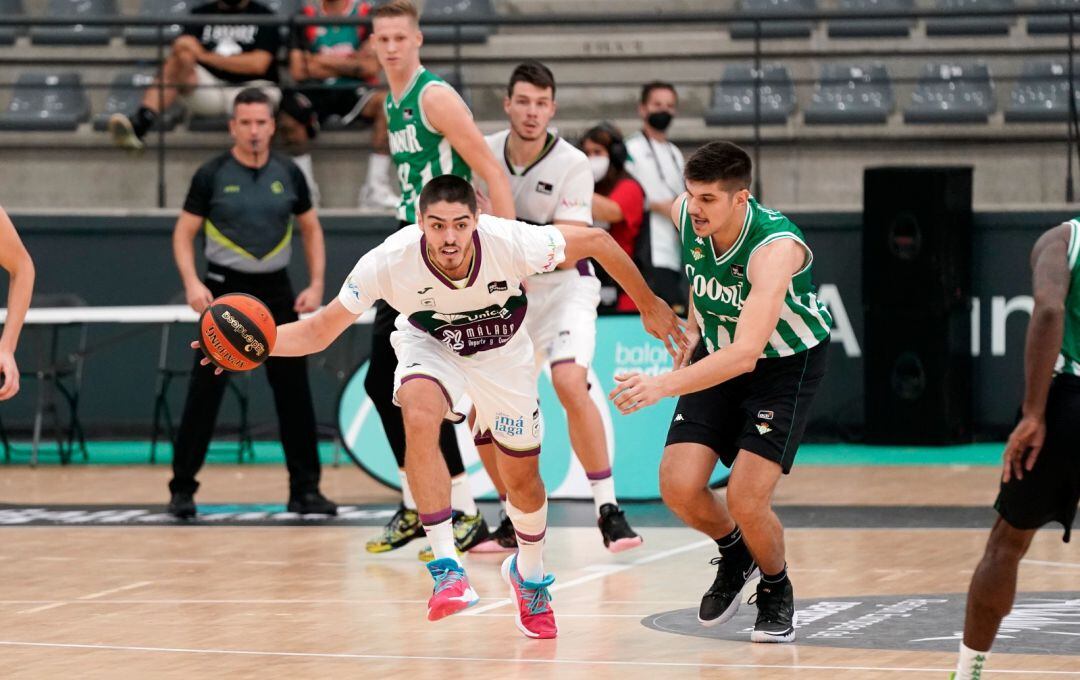 Edgar Vicedo continuará un mes con la primera plantilla del Unicaja.