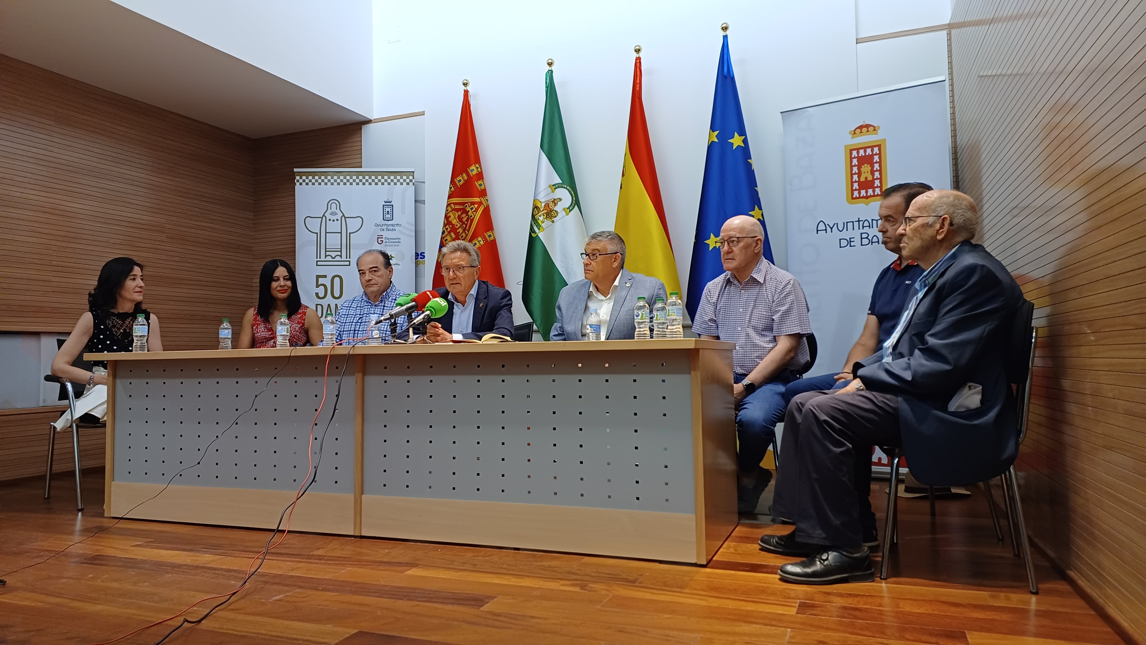 Presentación de la Fiesta de Cascamorras con los alcaldes de Baza y Guadix