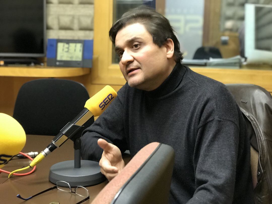 El coordinador interino de IU Asturias en los estudios de Radio Asturias SER 