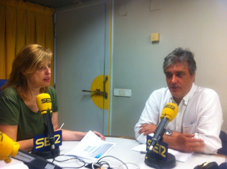 Aida Pena y Pedro Puy en el estudio de Radio Galicia-Cadena SER