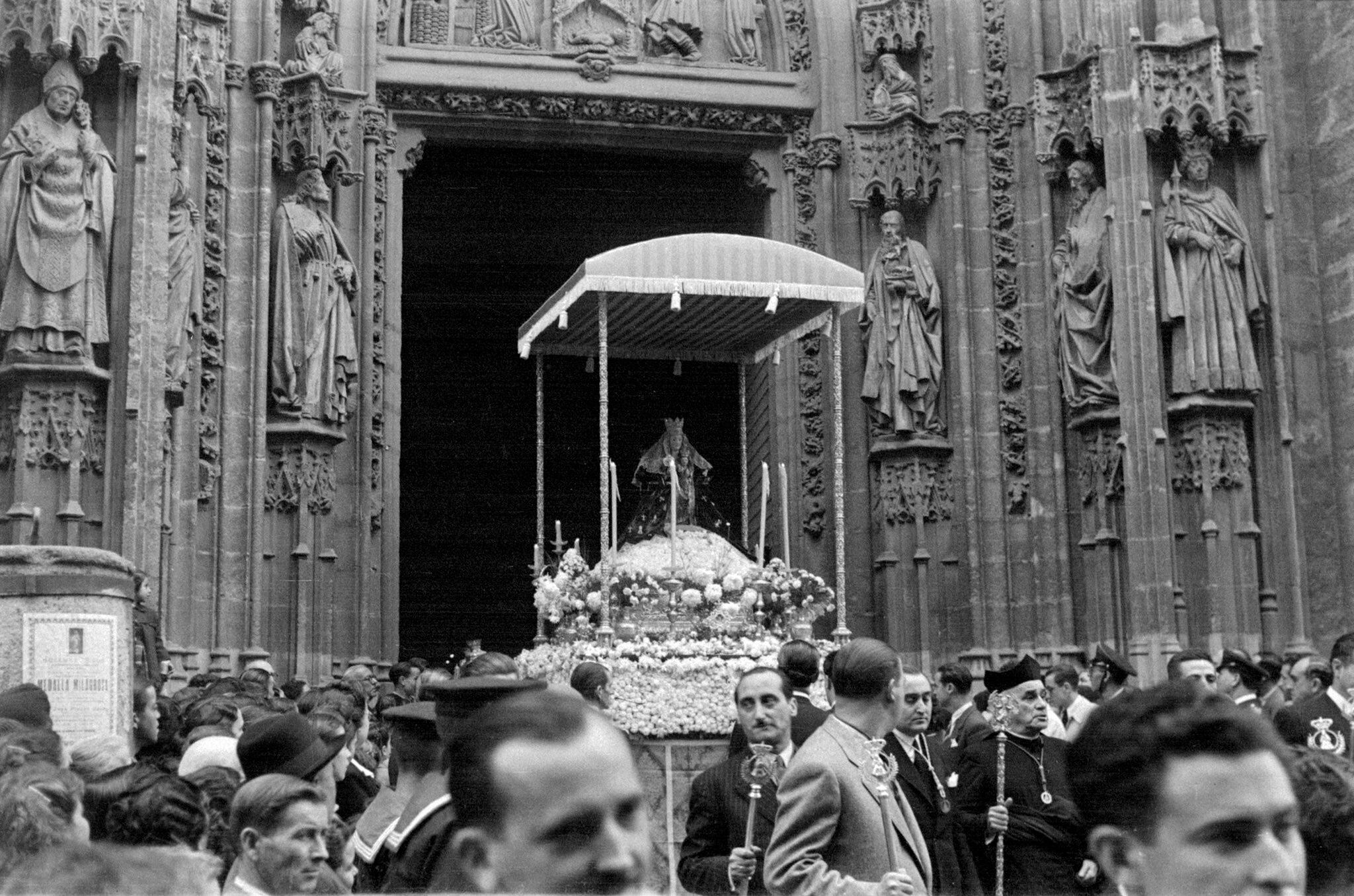 La Virgen de Valme en su procesión capitalina del año 1948