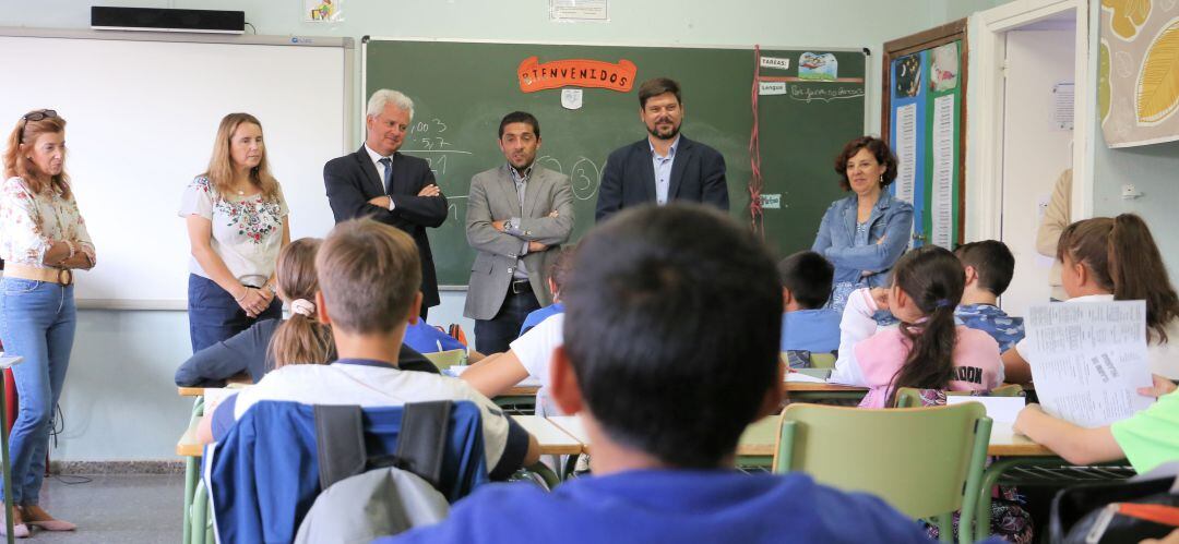 El gobierno municipal de Sanse visita el colegio público Valvanera de Sanse