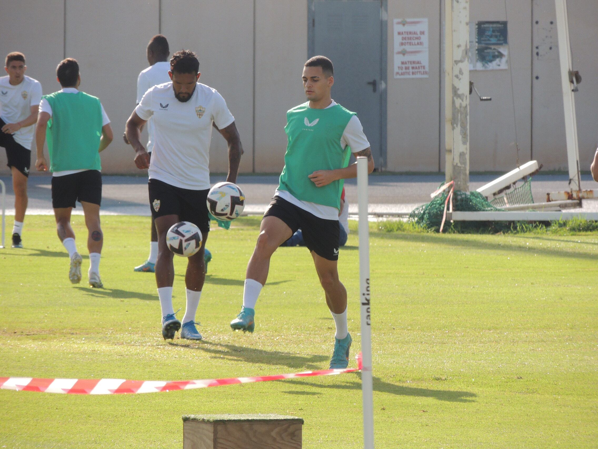Kaiky en el campo Anexo del Power Horse Stadium.