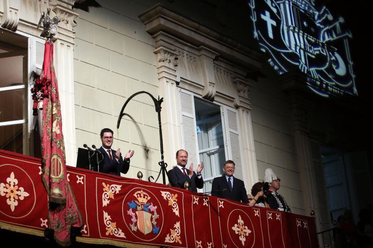 El president Ximo Puig durante la exposición pública de la &quot;Gloriosa Ensenya de l&#039;Oriol&quot;