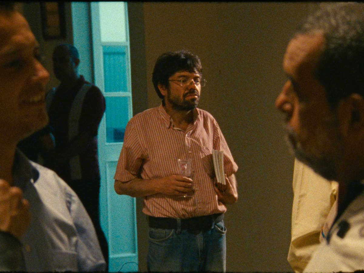 Triste, divertida, inteligente e incómoda: 'Un poeta' es la tragicomedia total