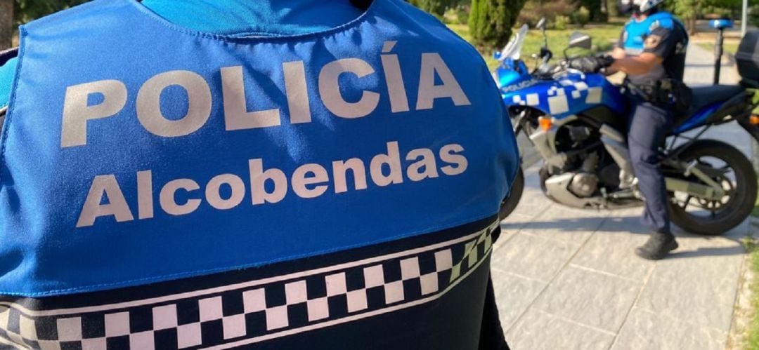 El Ayuntamiento de Alcobendas no aclara si el policía local detenido por altercados ha sido apartado del servicio