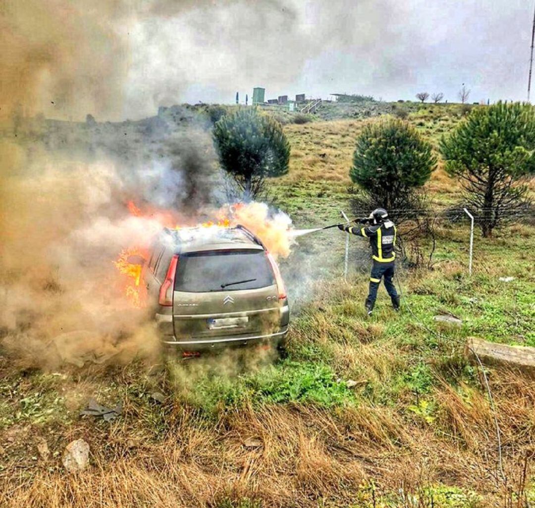 El vehículo se incendió después del accidente