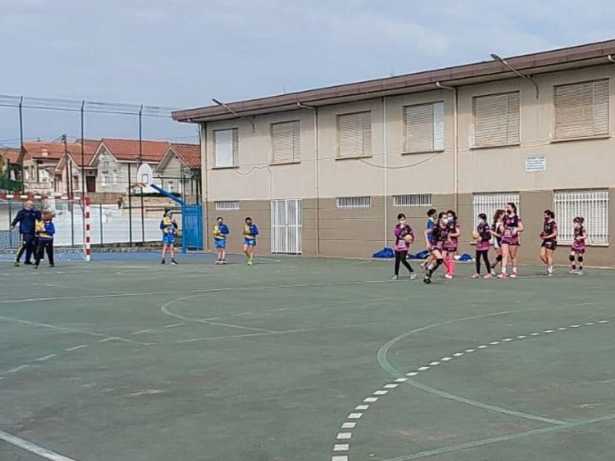 El balonmano escolar de Cantabria vuelve a la calle