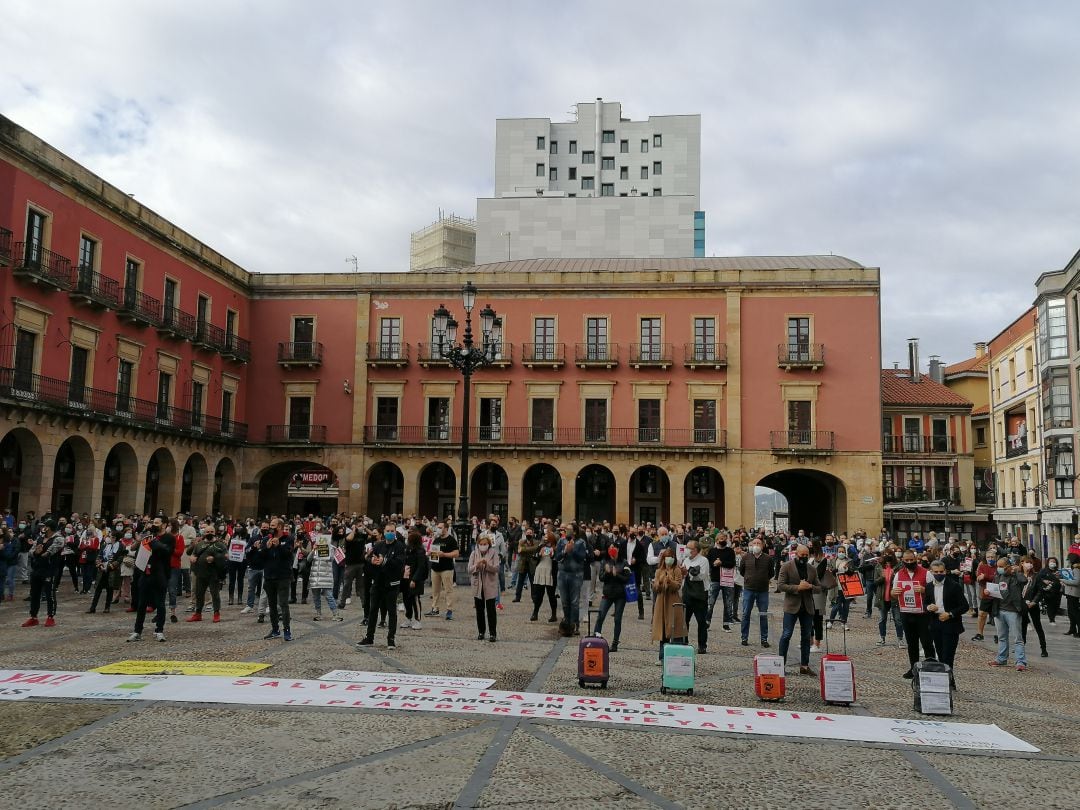 Participantes en la concentración de este jueves en Gijón. 