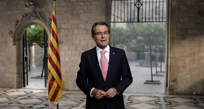 El presidente catalán, Artur Mas, durante el mensaje institucional que ha dirigido en la noche de este martes a los catalanes con motivo de la Diada de Cataluña