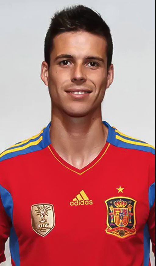 Manu del Moral con la camiseta de la Selección Española de fútbol.