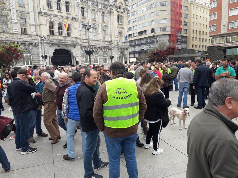 Concentración de apoyo a la caza en Santander.