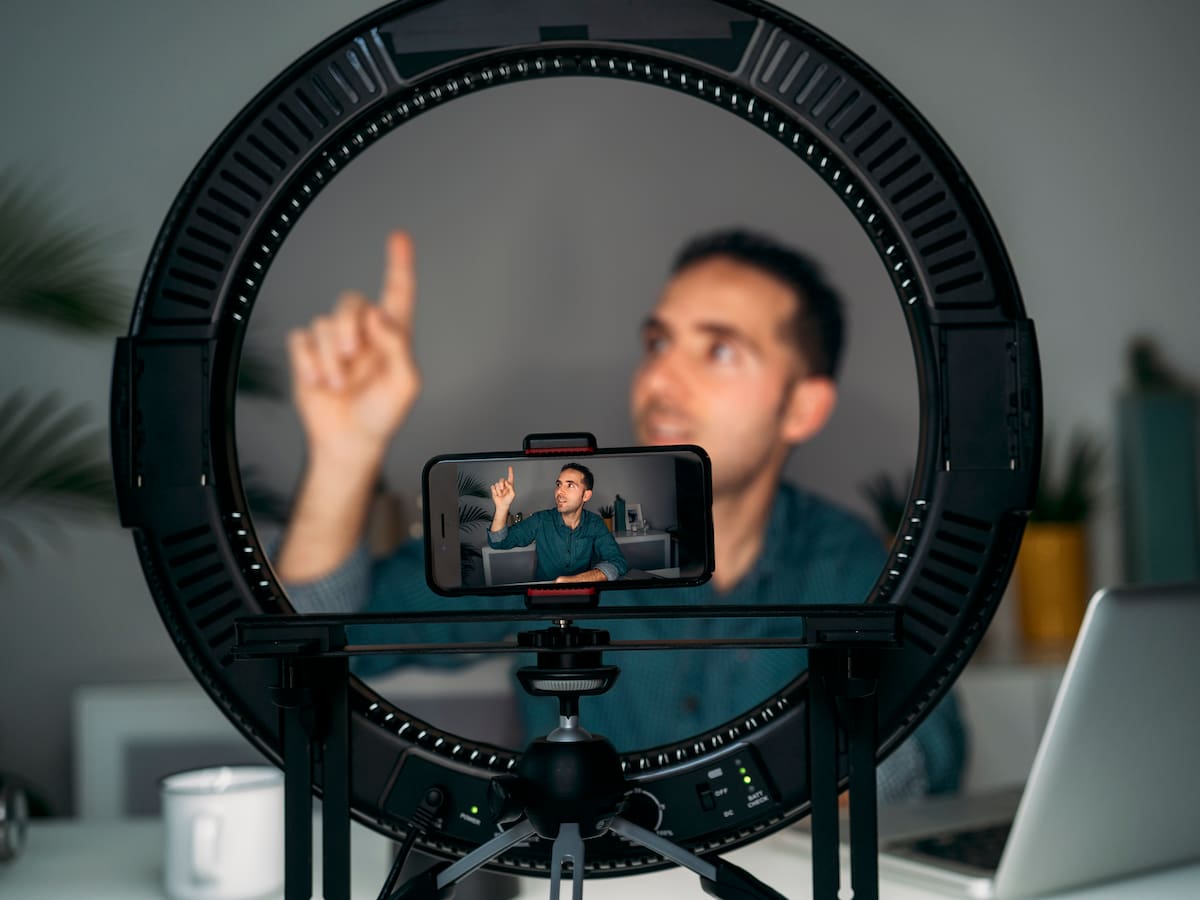 Influencer cuenta la realidad sobre cómo se gana dinero en redes sociales