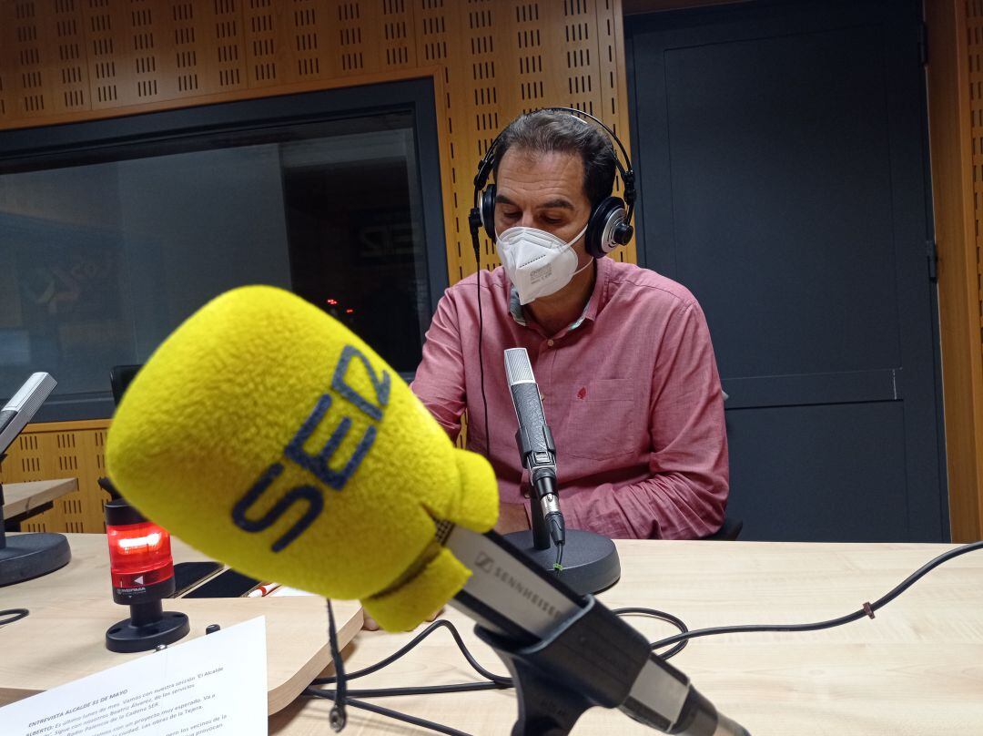 Mario Simón, alcalde de Palencia, en el estudio de la Ser