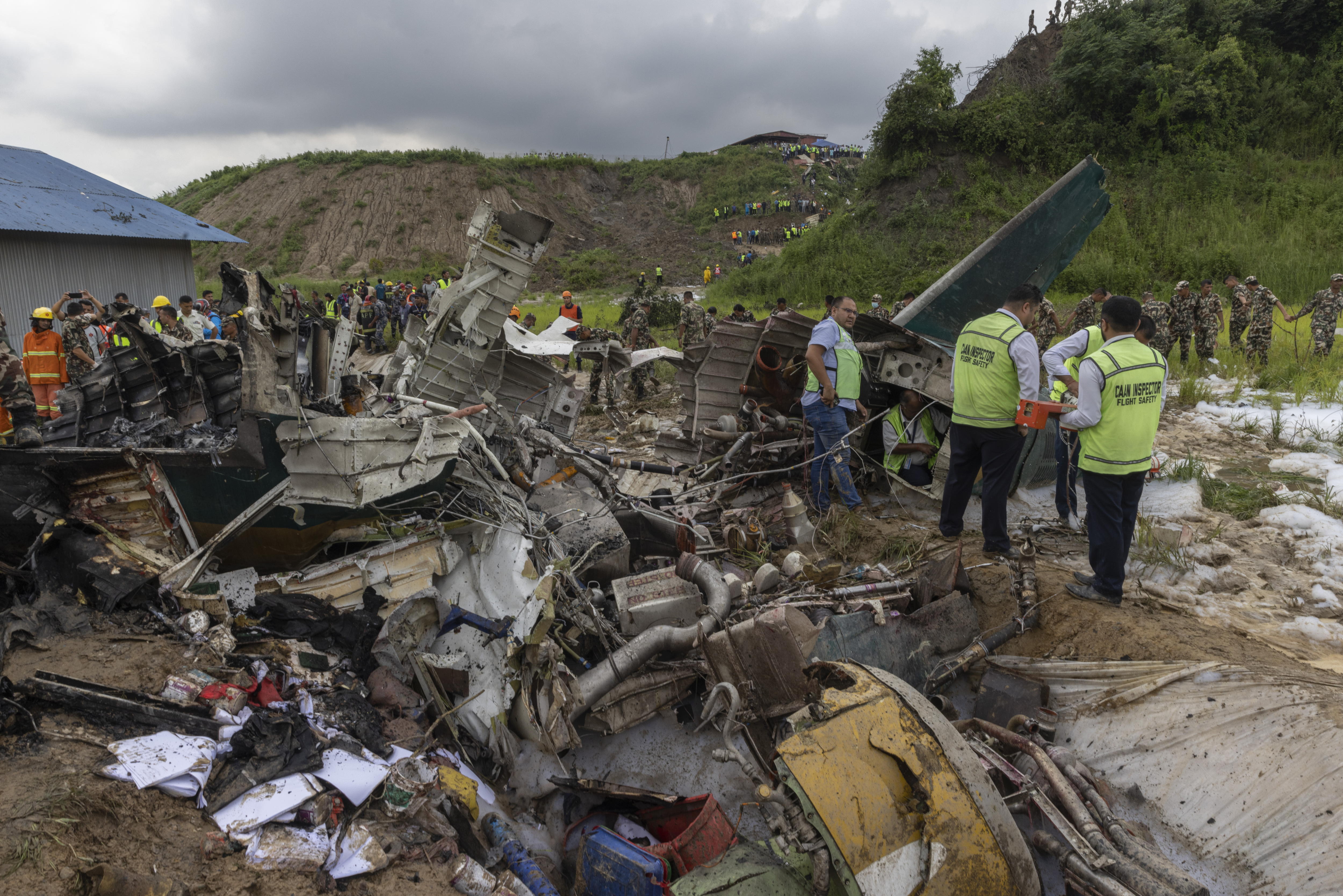 Kathmandu (Nepal), 23/07/2024.- Rescue operations are underway at the site of a plane crash at Tribhuvan International Airport in Kathmandu, Nepal, 24 July 2024. According to a statement by the Civil Aviation Authority of Nepal (CAAN), a Saurya Airlines aircraft heading from Kathmandu to the resort town of Pokhara and carrying 19 people crashed during take off at Tribhuvan International Airport. The bodies of 18 people were recovered while one injured person was taken to hospital. EFE/EPA/NARENDRA SHRESTHA
