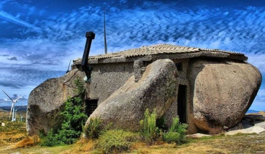 La estructura se asemeja a la casa de la caricatura de Hanna Barbera &quot;Los Picapiedra&quot;