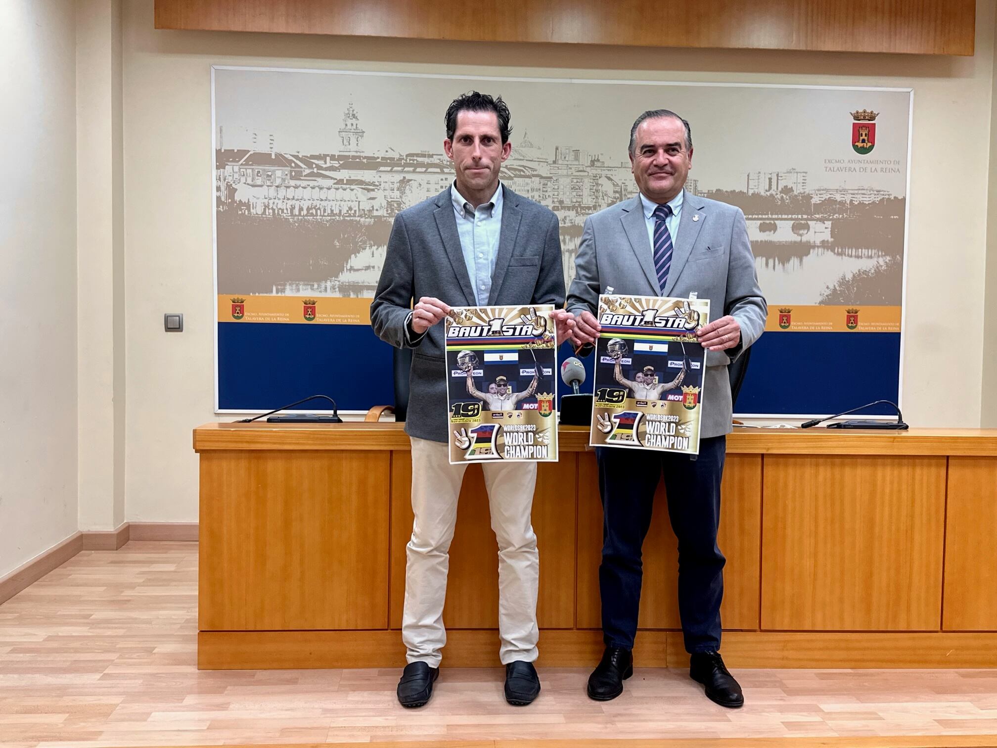 A la izquierda, Antonio Nuñez, concejal de Deportes, junto al alcalde, José Julián Gregorio.