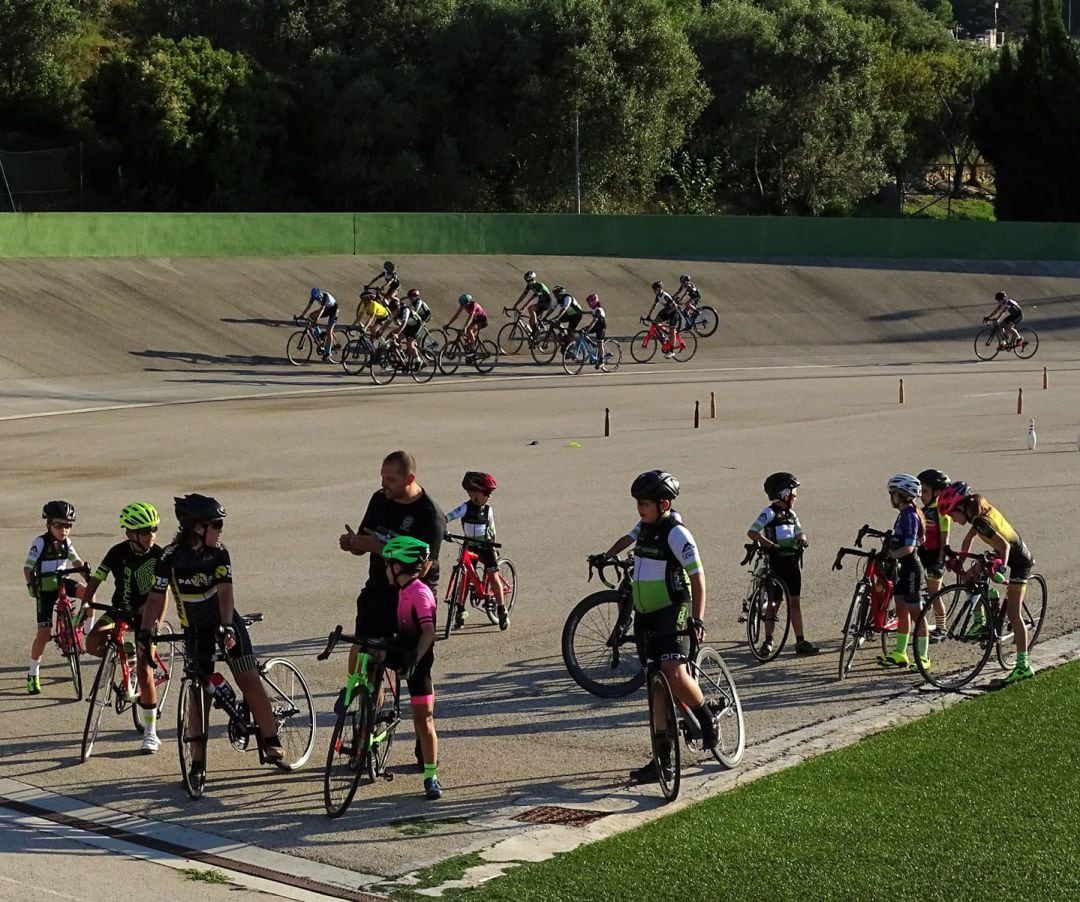 Entrenamiento en el velódromo de Xeresa