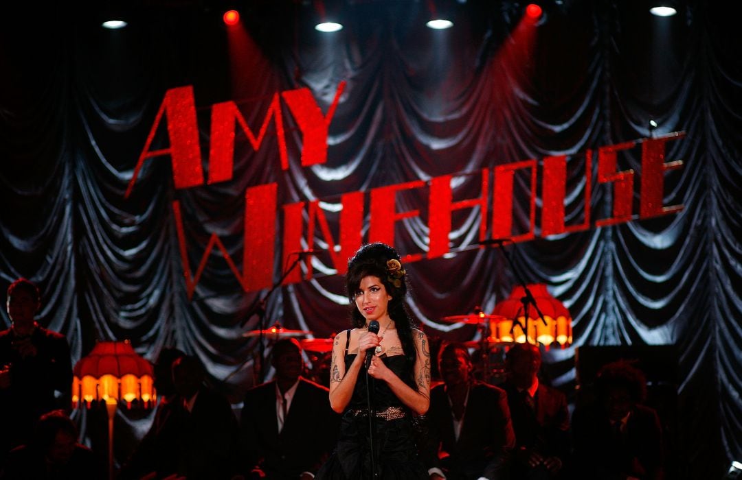 Amy Winehouse durante la gala de los Grammy de 2010