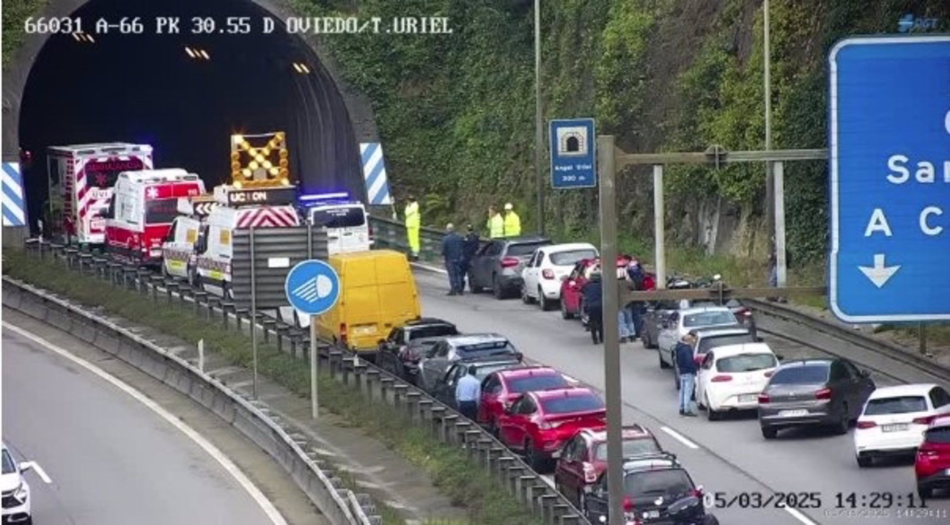 Imagen del atasco captada por las cámaras de Tráfico en el exterior del túnel. DGT