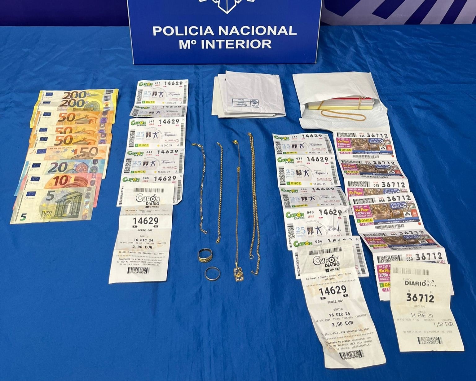 Imagen de los materiales incautados facilitada por la Policía Nacional.