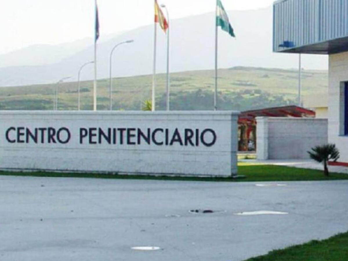 Tres funcionarios de Botafuegos son agredidos por un recluso