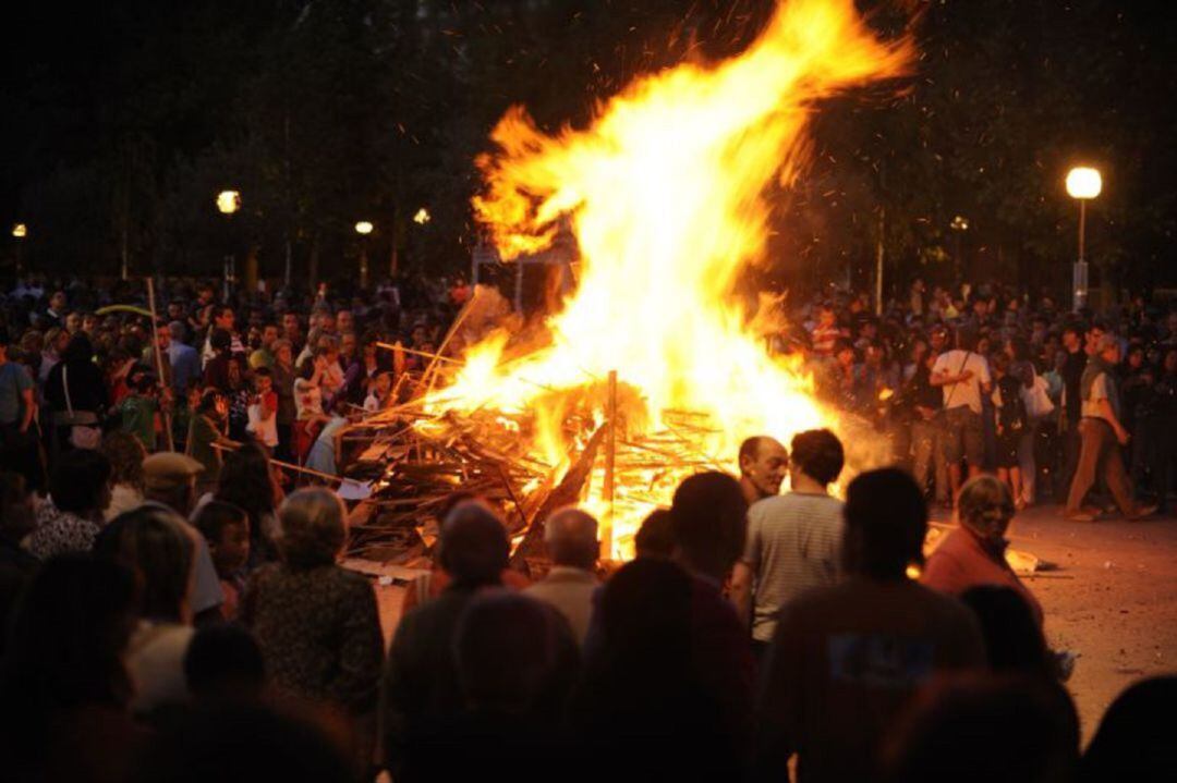 Hoguera en la noche de San Juan