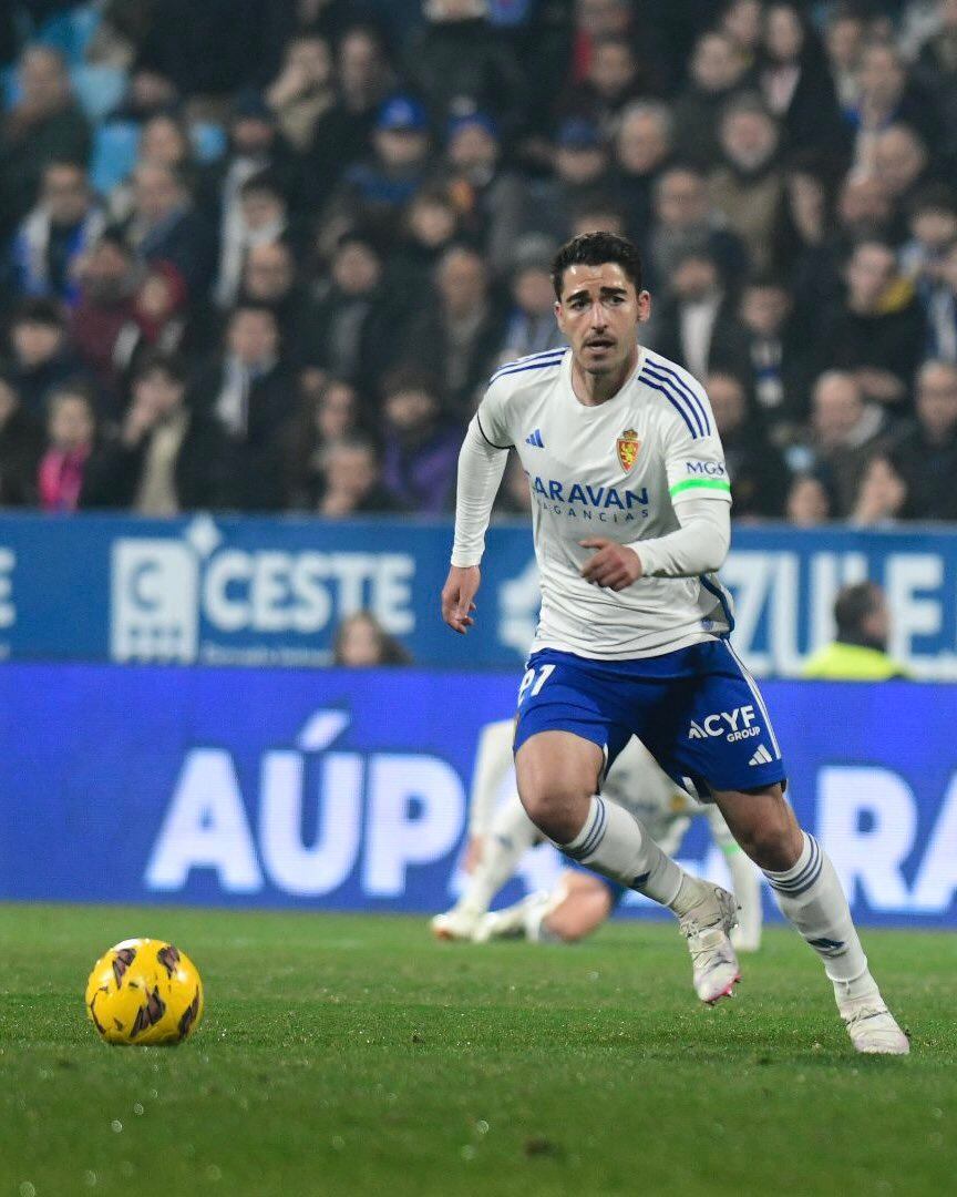 Toni Moya, en una acción durante el último partido ante el Sporting de Gijón