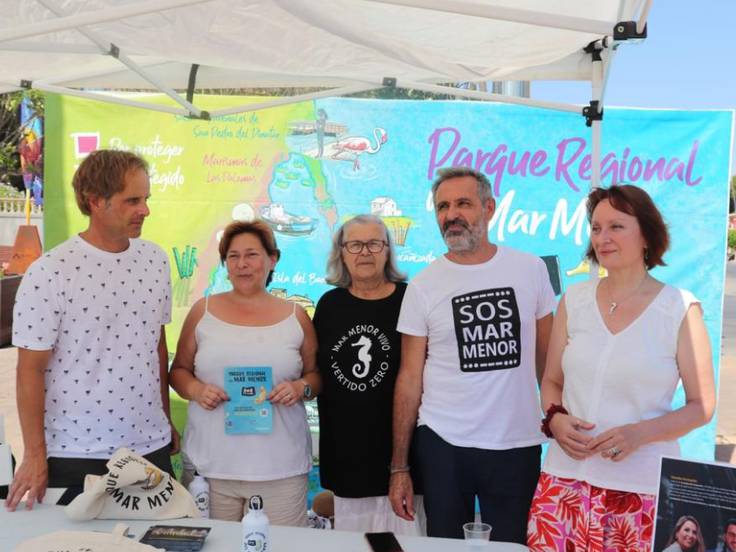 La diputada María Marín en una campaña a favor de la recuperción del Mar Menor