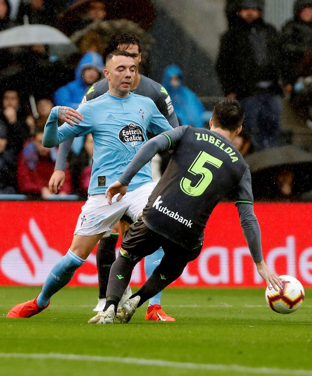 Iago Aspas intenta irse de Zubeldia