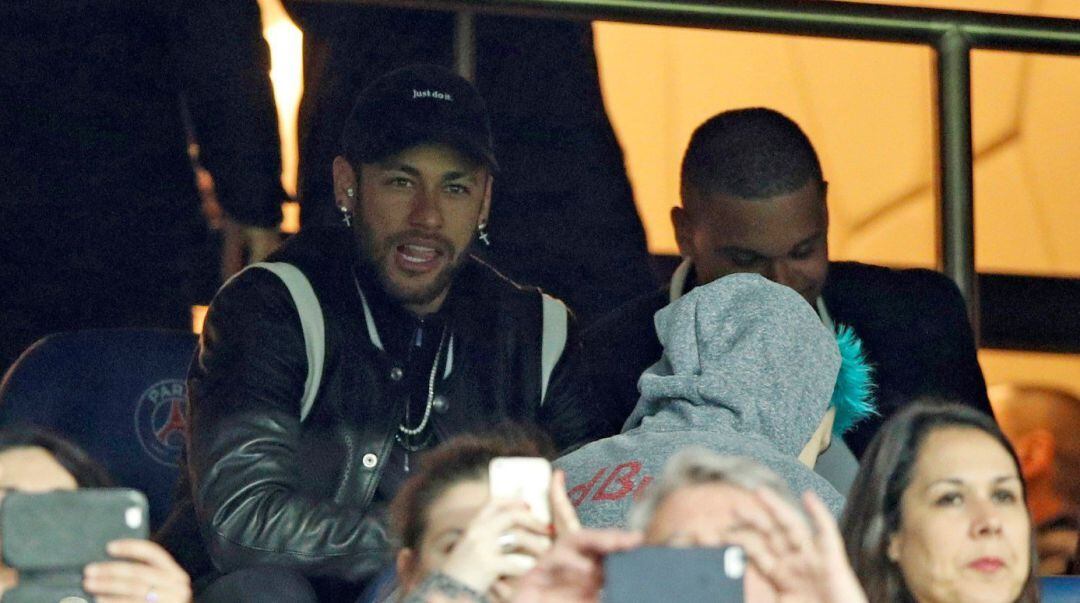 Neymar observa desde la grada como el PSG cae elminado en la Champions