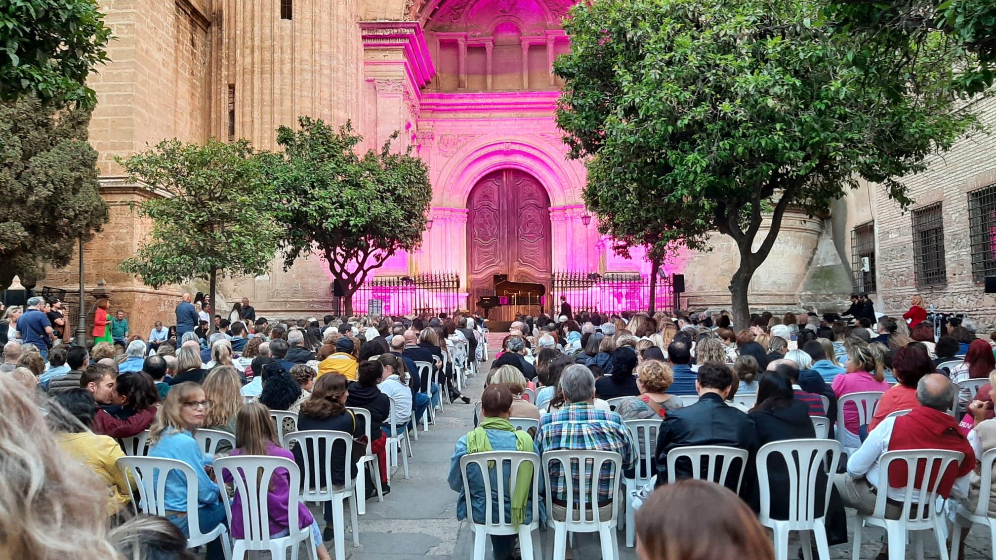 Imagen de la Catedral de Málaga durante la Noche en Blanco 2023