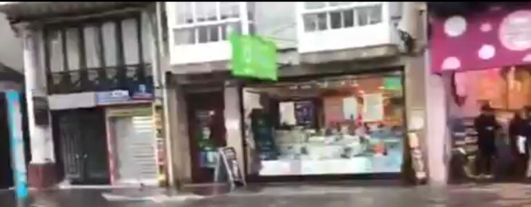 La Librería Arenas anegada por la lluvia