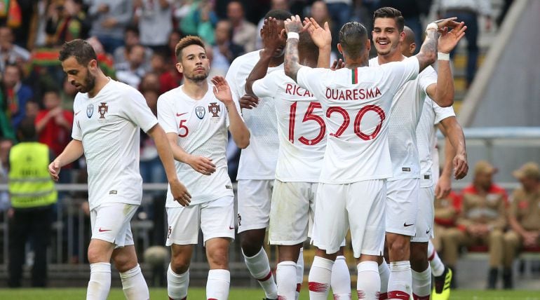 Los jugadores de la selección de Portugal celebran el gol de Andre Silva en el amistoso contra Túnez.