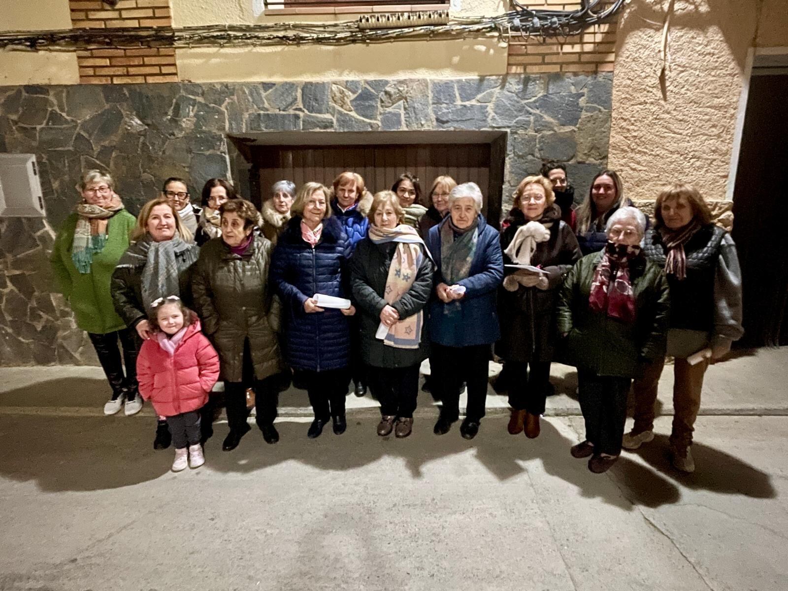 Las mujeres de Laluenga han rezado y cantado a Santa Águeda las coplillas y el romance