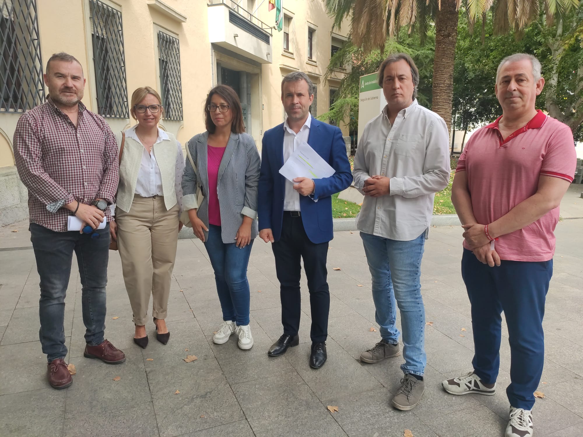 Concejales y concejalas del PSOE de Jaén capital a las puertas de la Junta de Andalucía