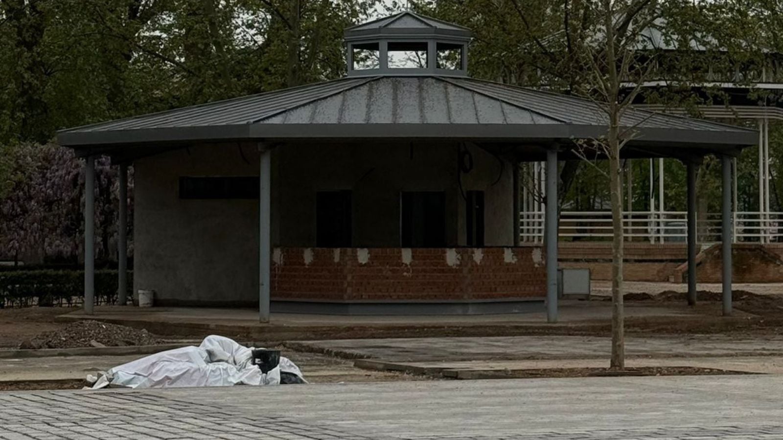 Imagen de archivo de uno de los kioskos que se está construyendo en el parque de la Vega de Toledo