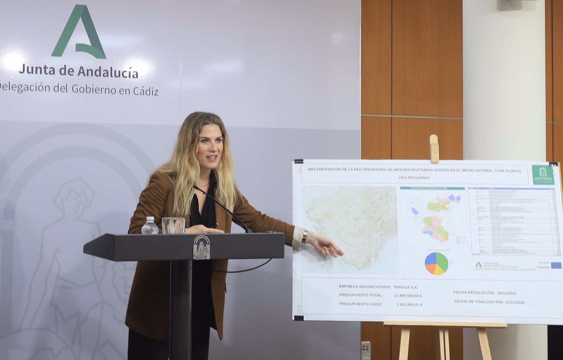 Ana Mestre presentando el proyecto de ayudas para las vías pecuarias